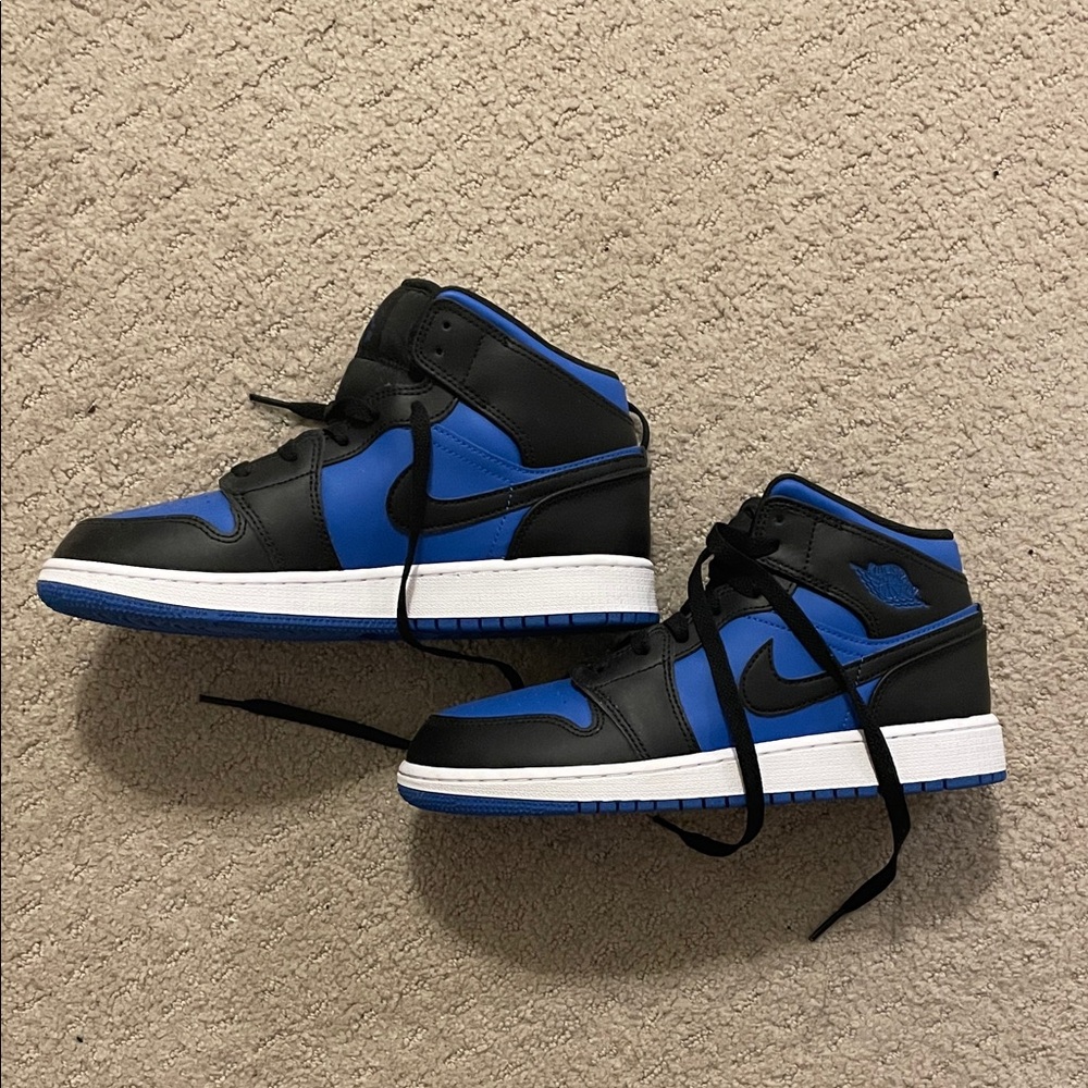 Nike Black and Blue Athletic Shoes